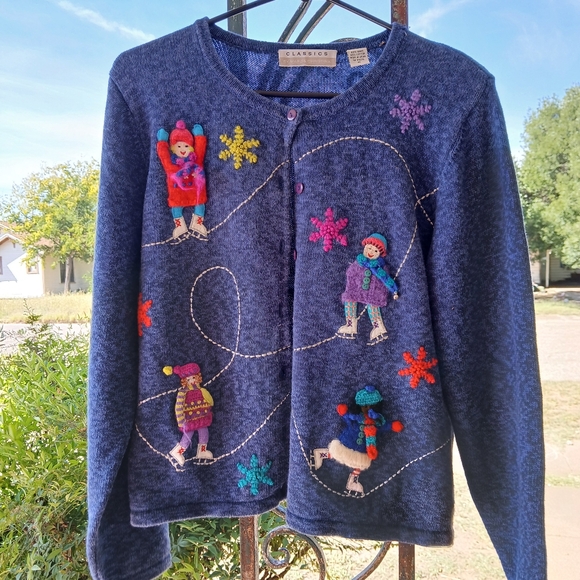 CLASSICS by Marisa Christina - Christmas Ice Skaters - Blue Button Cardi… - Picture 15 of 15